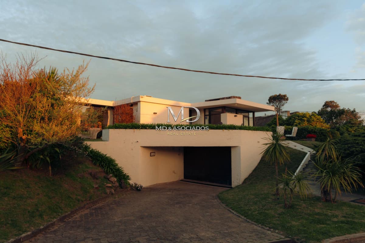 🌊 Casa con piscina a pasos del mar