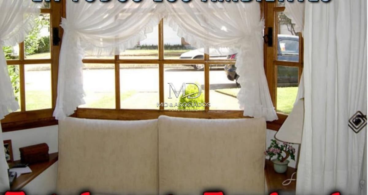 Hermosa casa a media cuadra de la playa.Ref : 6226