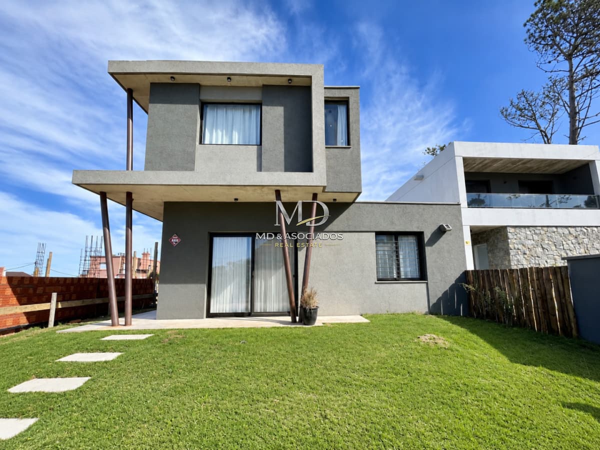 Hermosa casa en Montoya. Ref: 7445