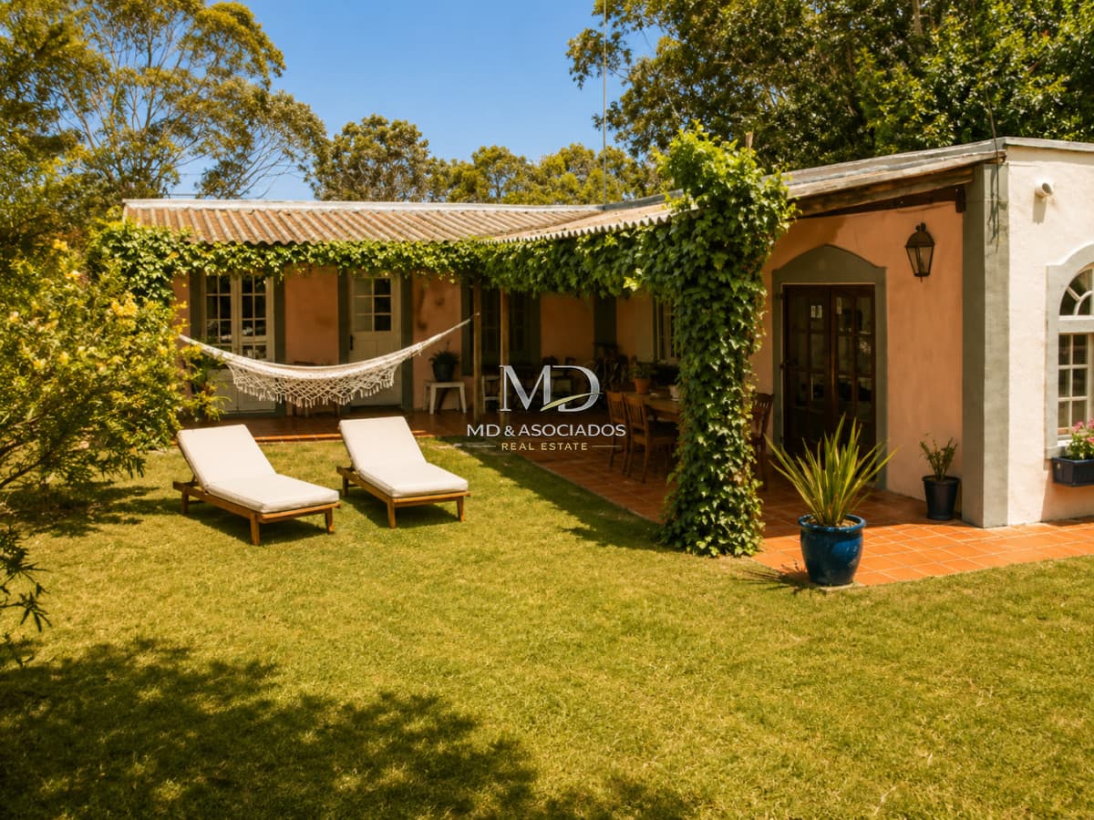 Hermosa casa a la venta en la Barra, excelente punto.Ref: 5439