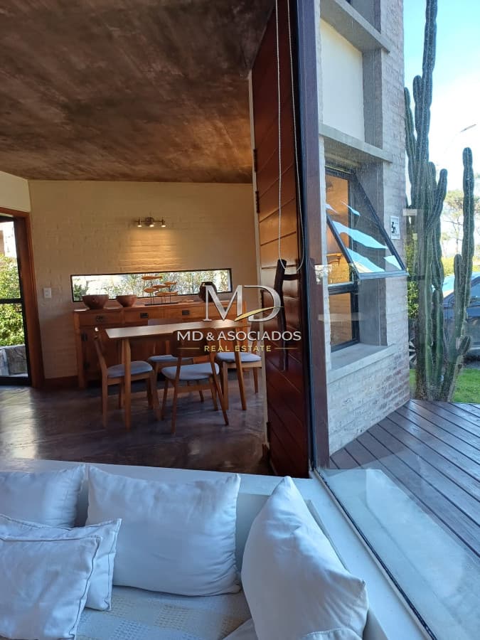 Muy linda casa en Montoya. REF 7975