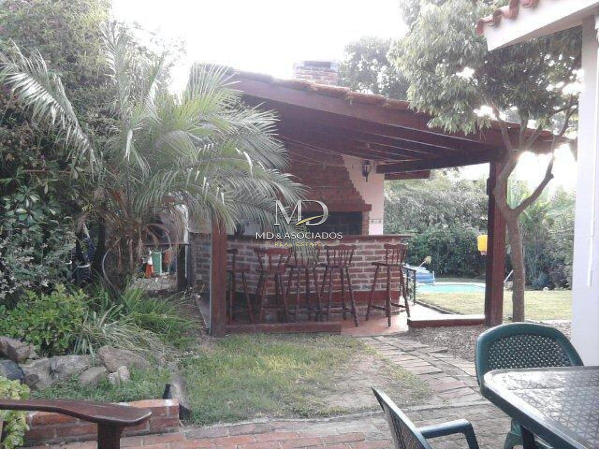 Hermosa casa en parada 4 de la mansa con piscina climatizada. REF:5876