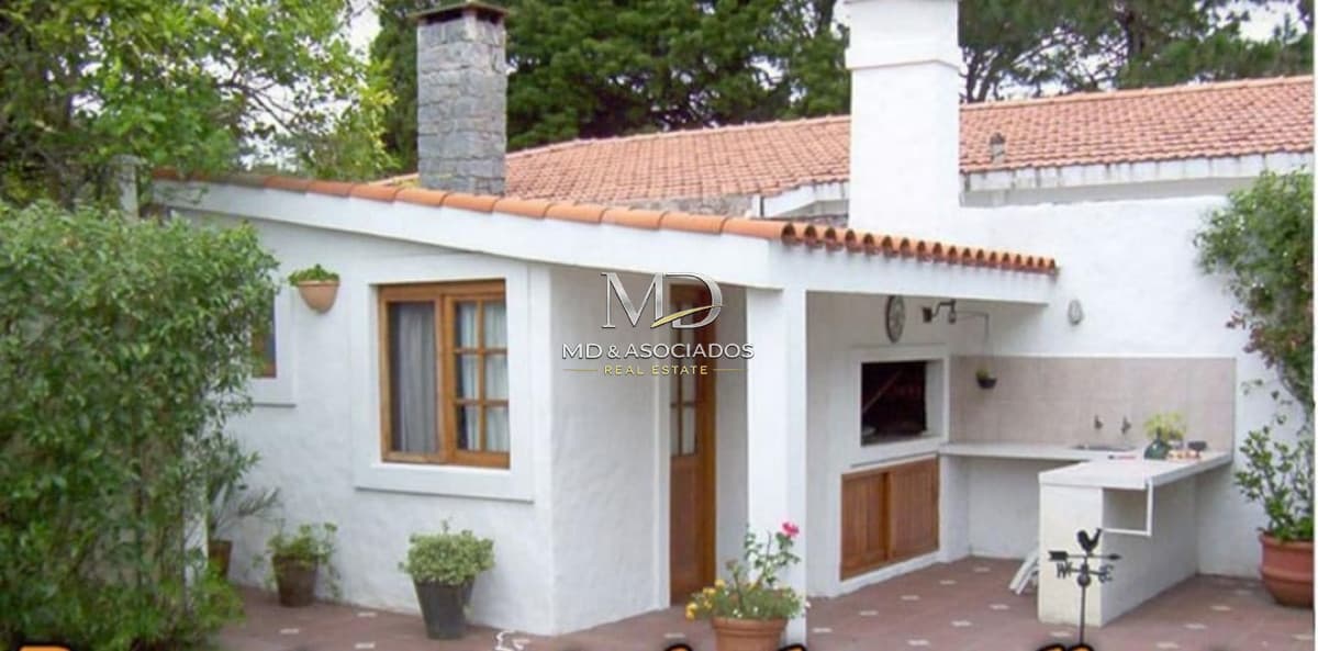 Hermosa casa a media cuadra de la playa.Ref : 6226