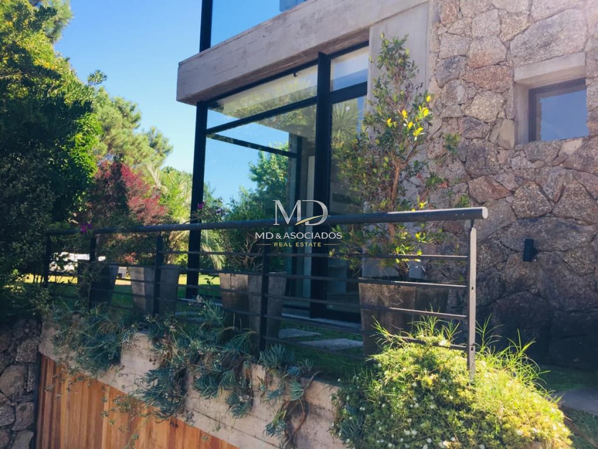 Magnifica casa en barrio privado REF:(6391)