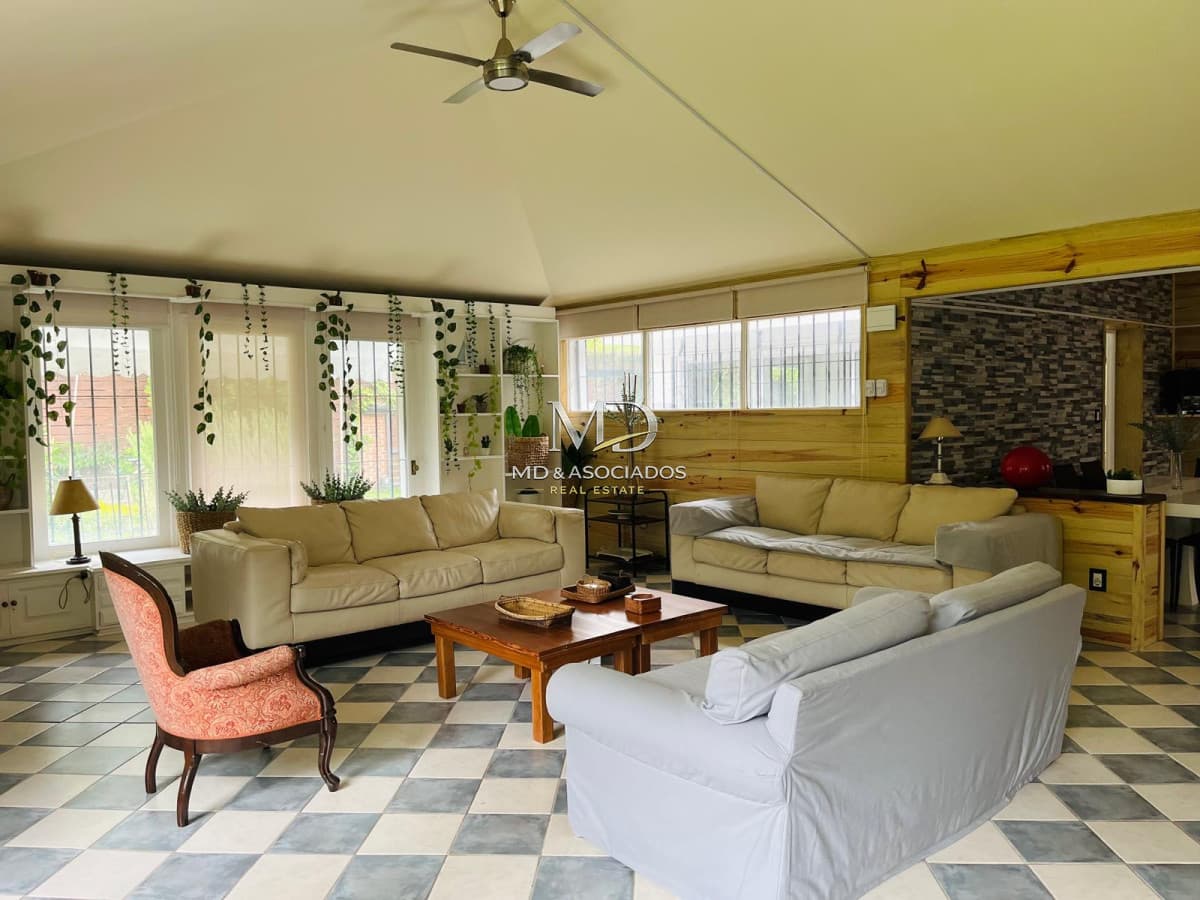 HERMOSA CASA EN LA MANSA CON PISCINA CLIMATIZADA. REF: 8088