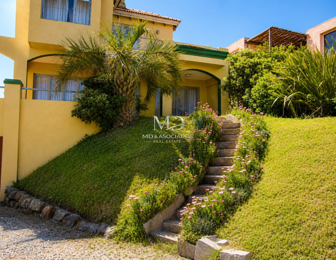 Hermosa casa frente al mar.Ref: 5554