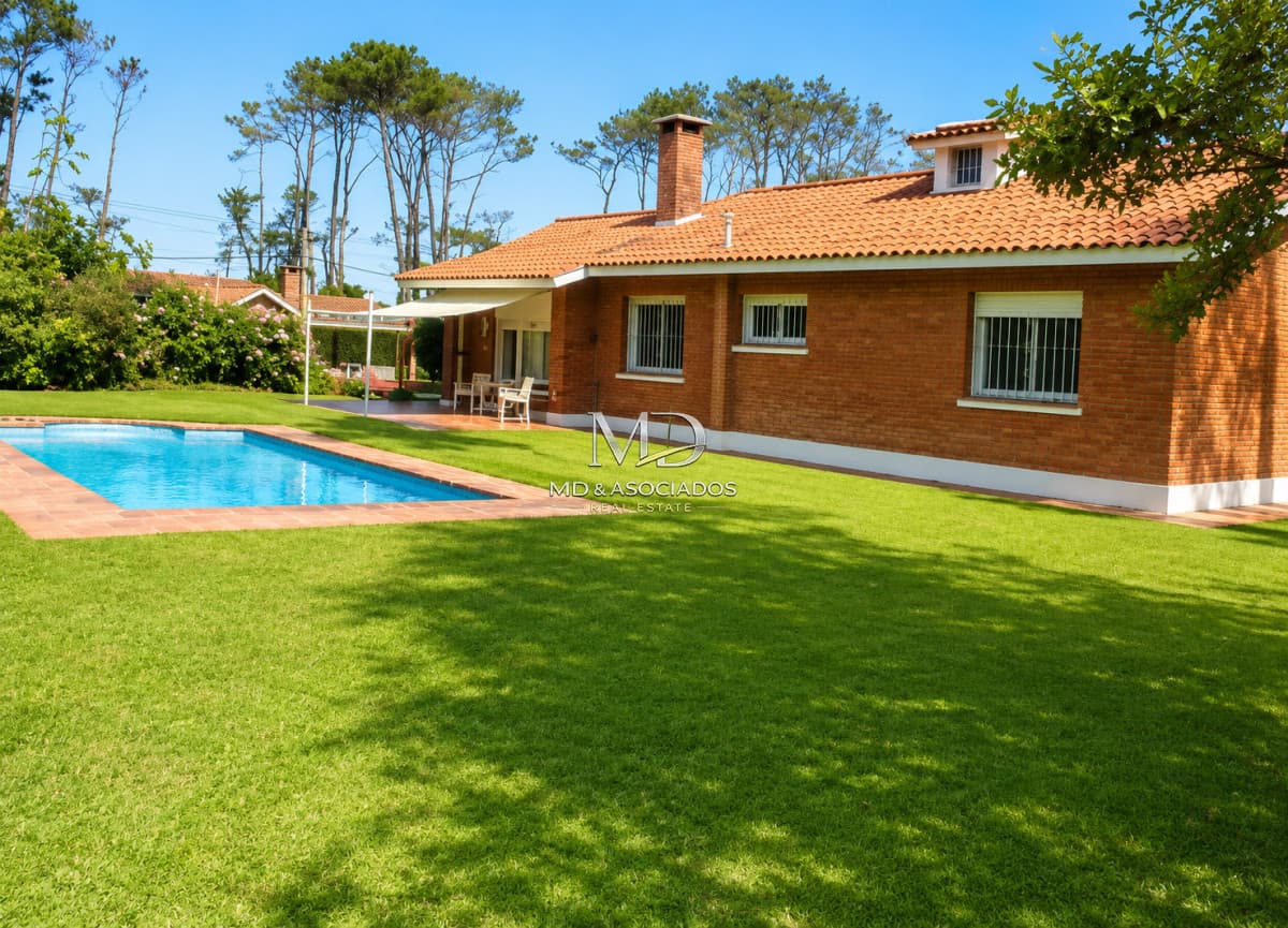 LINDA CASA PARADA 12 DE LA BRAVA GRAN PARQUE CON PISCINA Y PARRILLERO. REF:6359