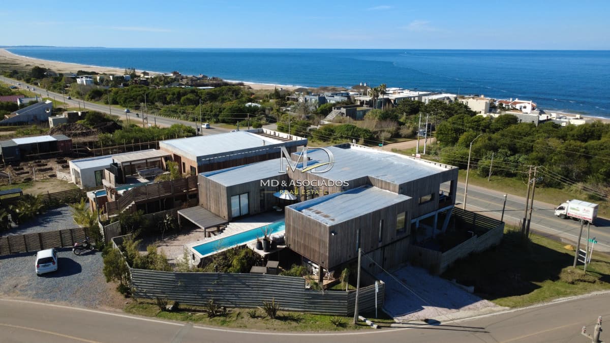 Perfecta casa frente al mar. Ref (8289)