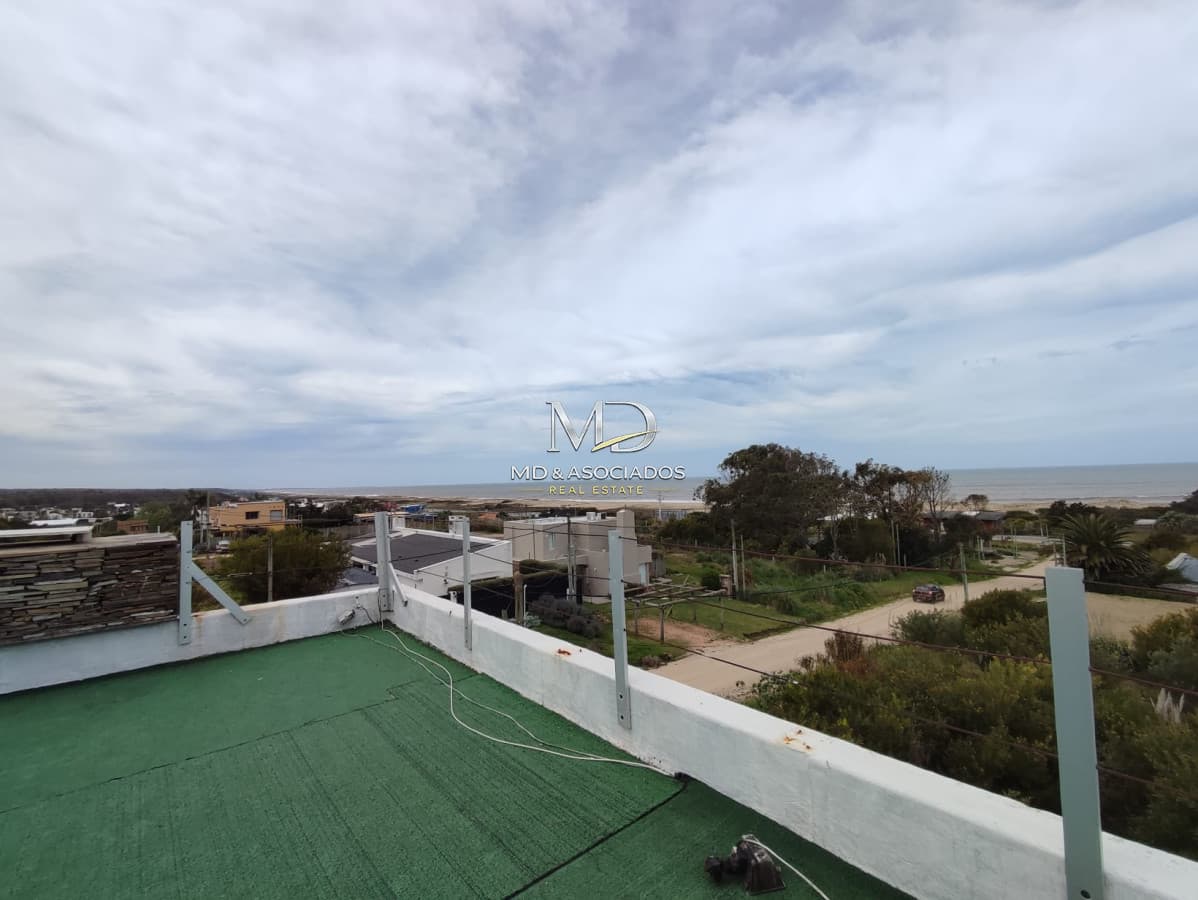 Hermosa casa en Punta Piedras, con vista al mar.Ref: 5581