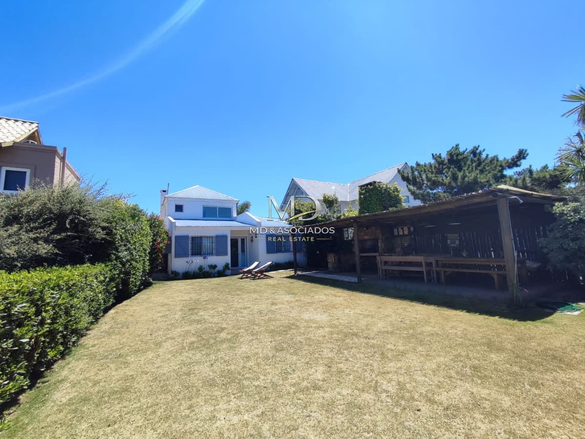 Hermosa casa en Montoya, a solo pasos de la playa Ref.5451