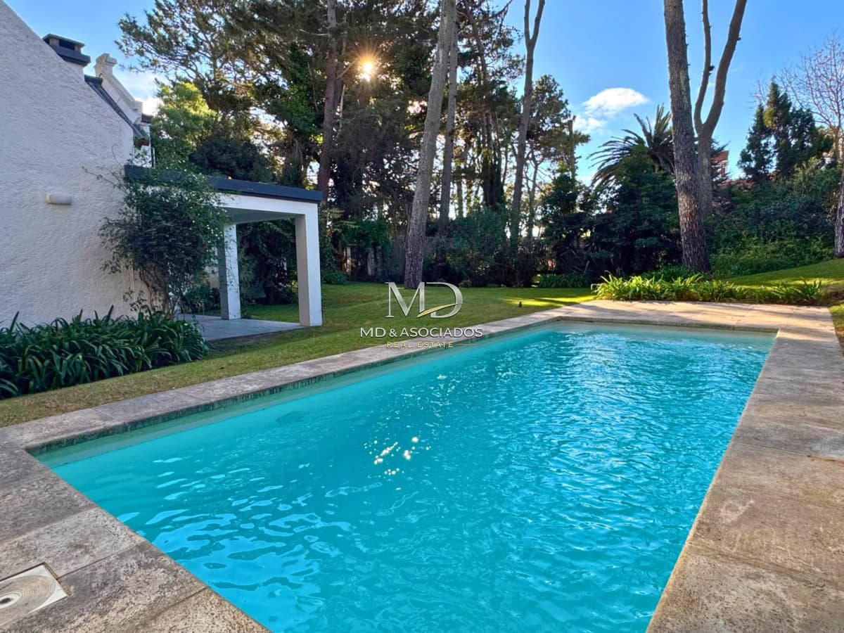 Hermosa casa a dos cuadras de la playa brava. REF:5945