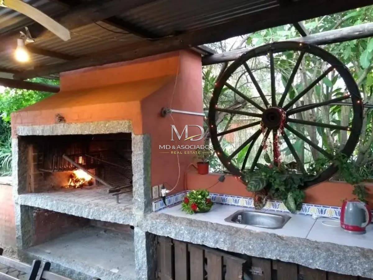 Hermosa casa en barrio residencial (6348)