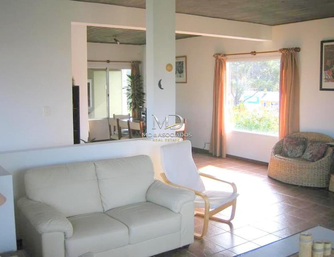 Casa amplia ideal para estar en familia, a pocos metros del mar.Ref:5425