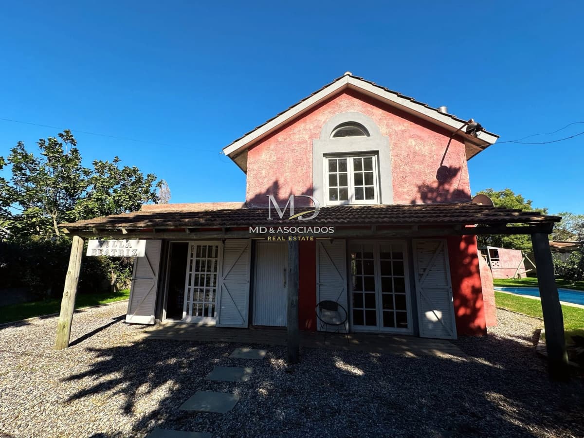 Hermosa casa en Balneario Buenos Aires. REF(7888)