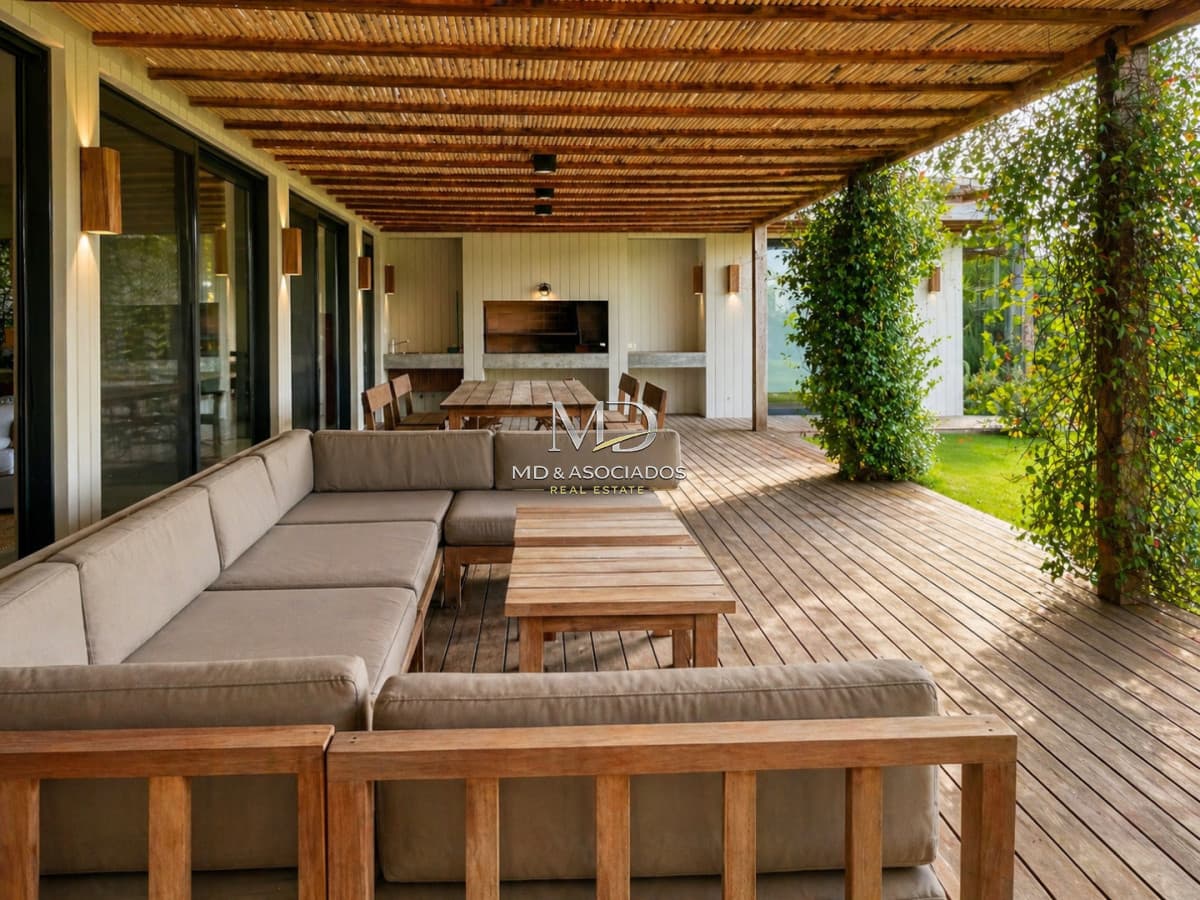 Hermosa casa en barrio privado en José Ignacio.REF: 7107