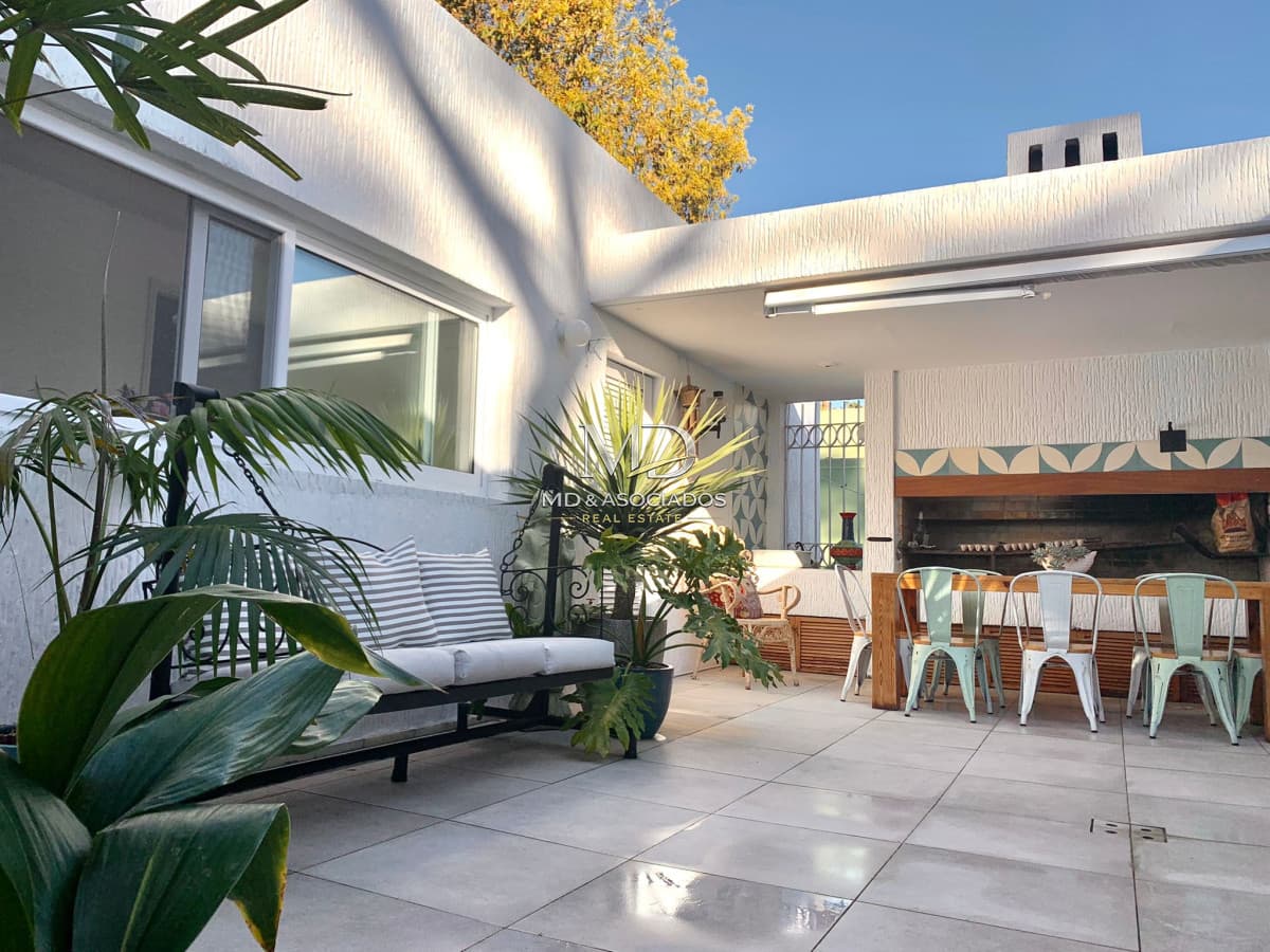 HERMOSA CASA CON AMPLIO PARQUE- PSICINA Y BARBACOA. REF: 6666