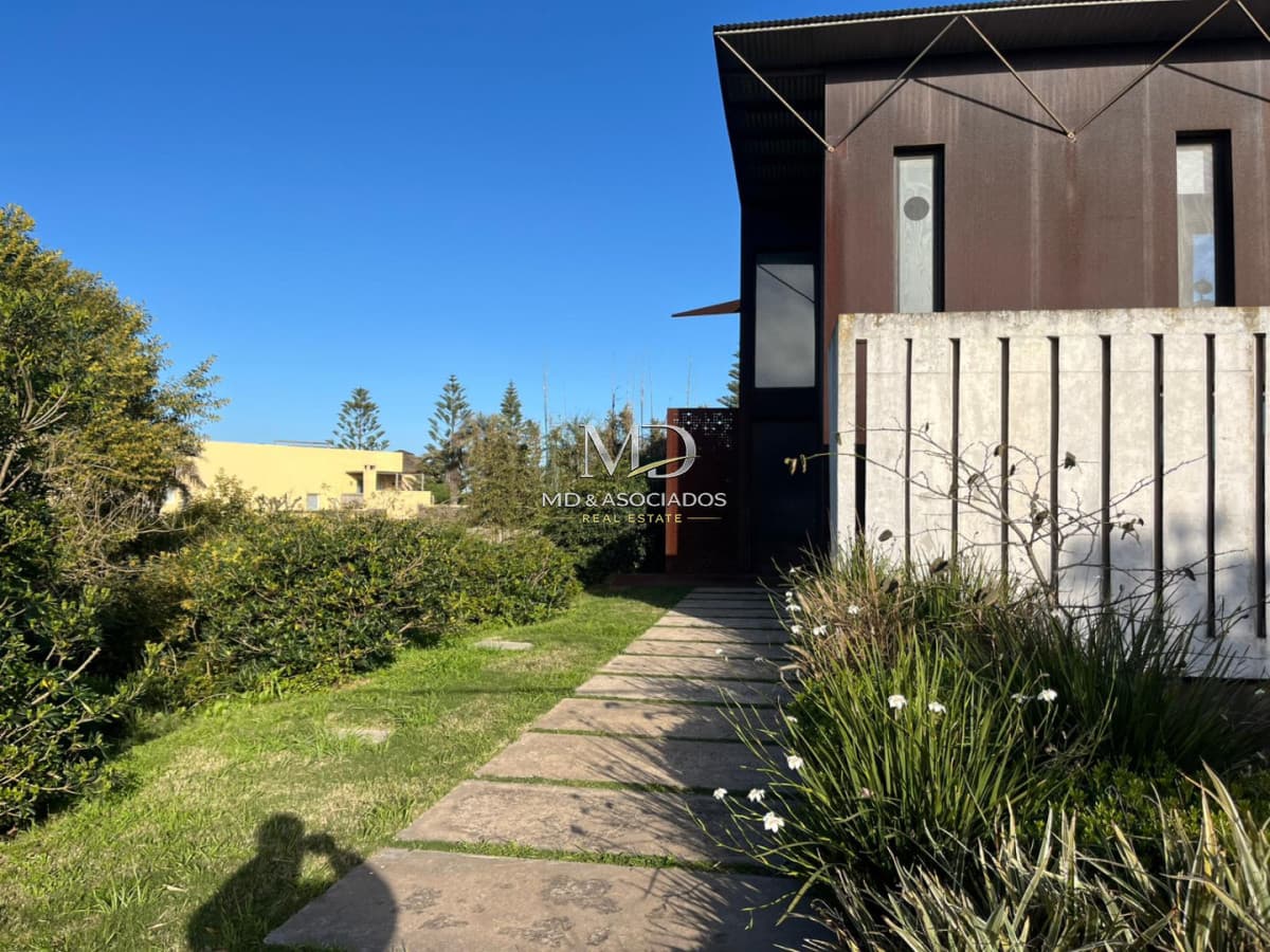 Casa en manantiales barrio el chorro ,amplia ,con todas las comodidades.Ref: 5838
