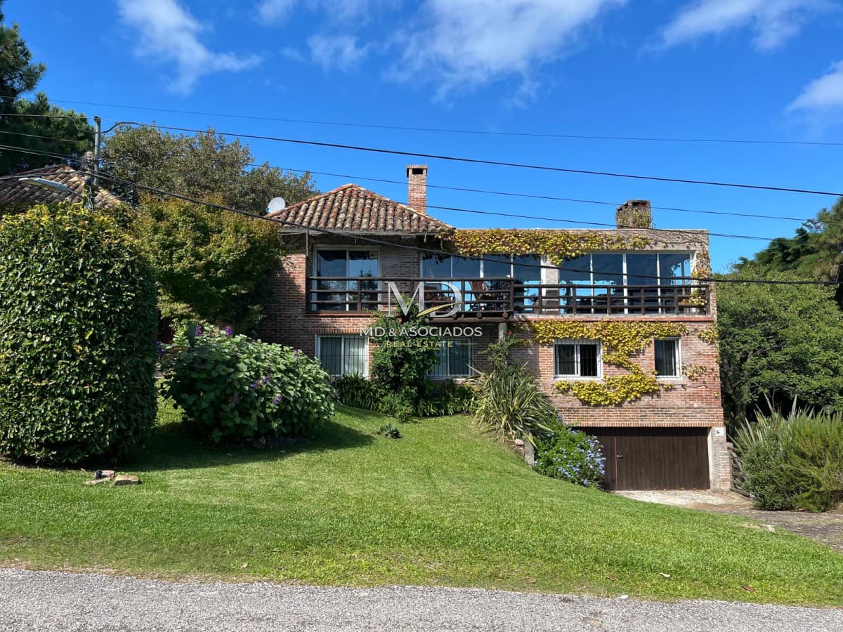 Exclusiva Casa en Venta en Punta Ballena con Vista Panorámica al Mar Ref. 8192