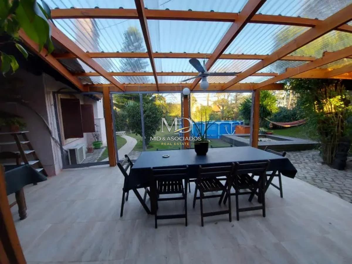 Hermosa casa en barrio residencial (6348)