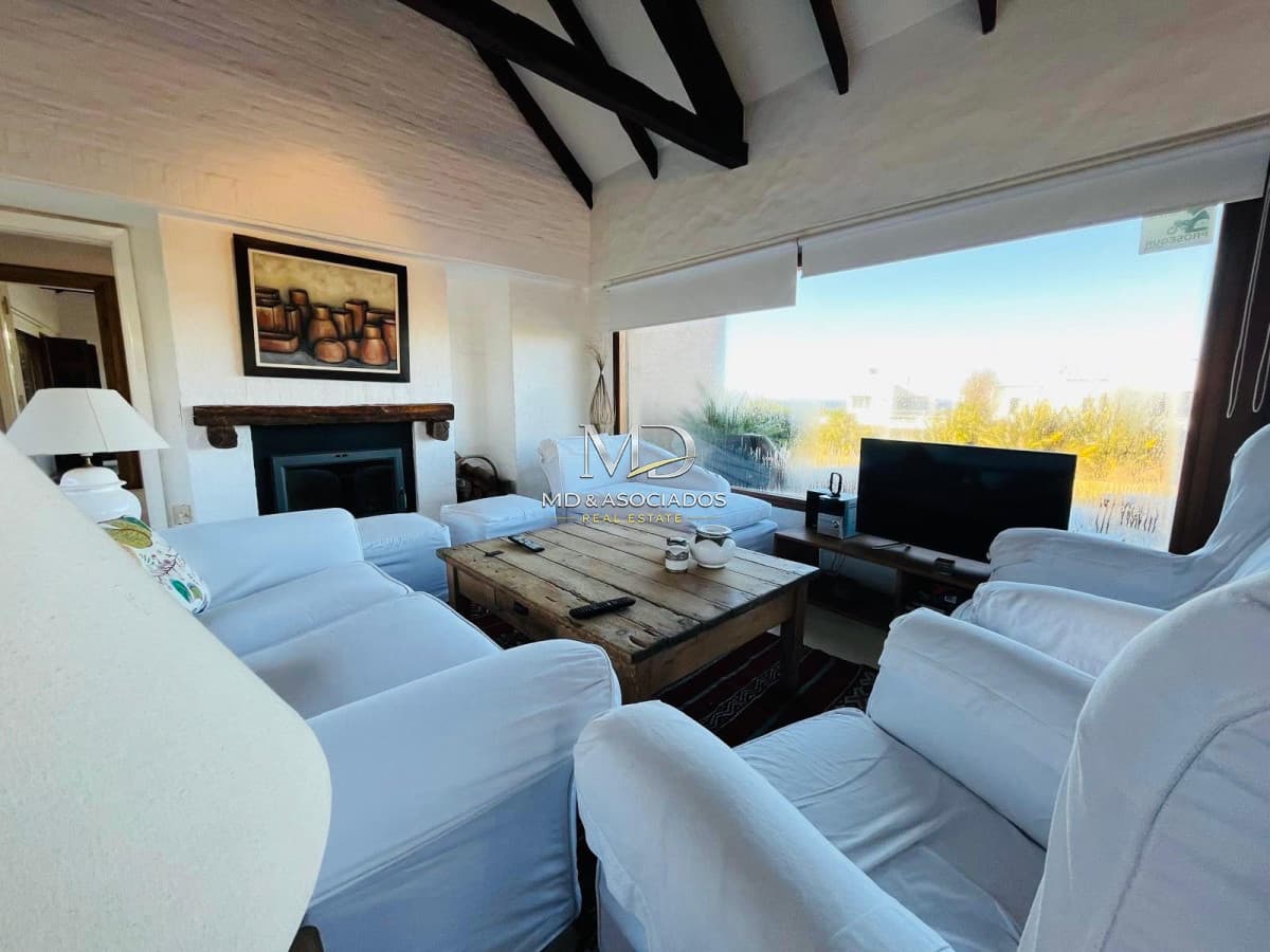 Preciosa casa en Montoya a metros del mar. Muy buenas comodidades con excelente equipamiento.Ref : 5800