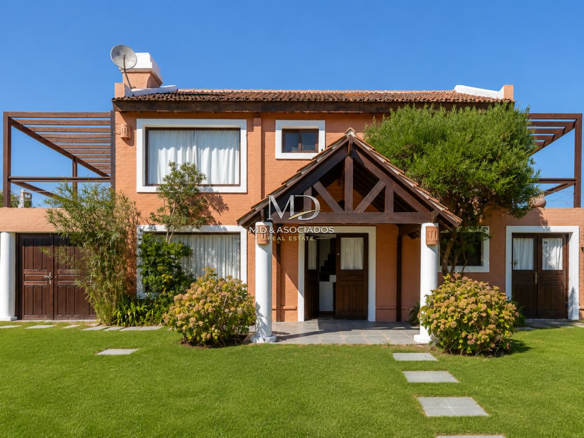 Casa en Montoya, 4 dormitorios *Ref:5456