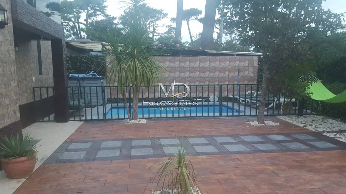 HERMOSA CASA CON TODAS LAS COMODIDADES. REF: 5874