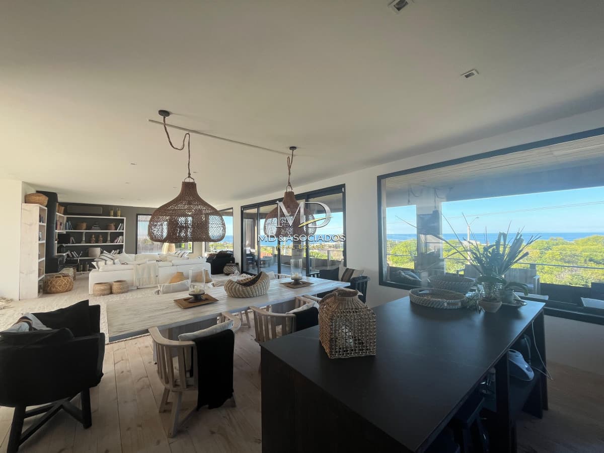 Perfecta casa frente al mar. Ref (8289)