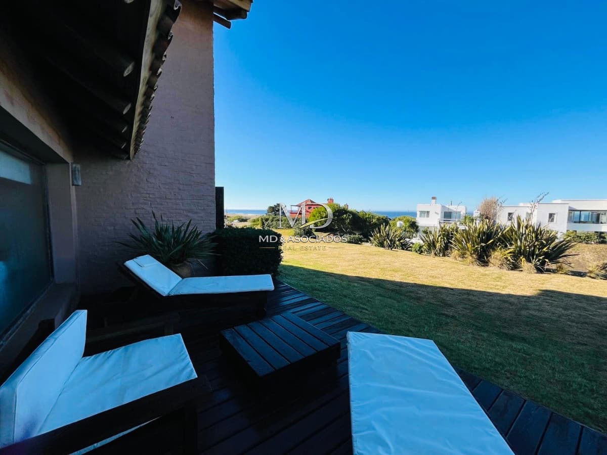 Preciosa casa en Montoya a metros del mar. Muy buenas comodidades con excelente equipamiento.Ref : 5800