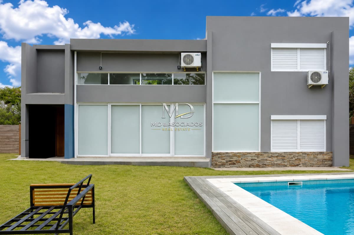 Casa Minimalista con Piscina Climatizada en Beverly Hills - Punta del Este
