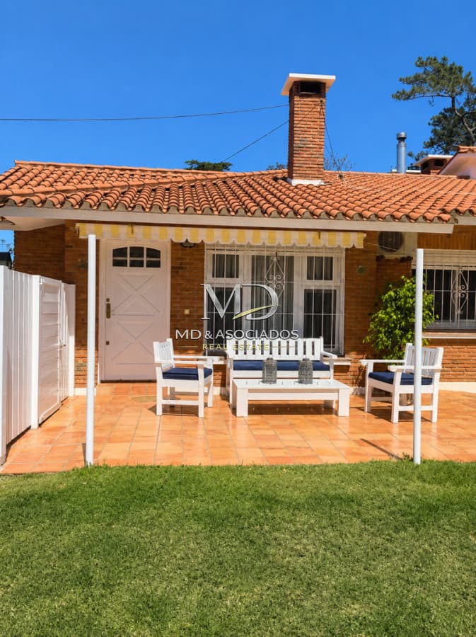 LINDA CASA PARADA 12 DE LA BRAVA GRAN PARQUE CON PISCINA Y PARRILLERO. REF:6359