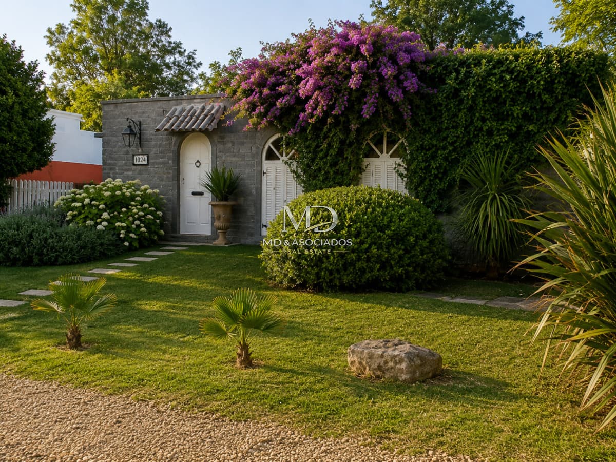 Hermosa casa a la venta en la Barra, excelente punto.Ref: 5439