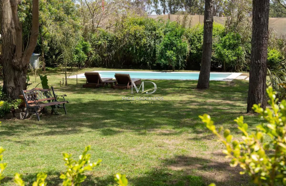 Casa en La Barra con piscina y a pasos del mar. REF(9440)