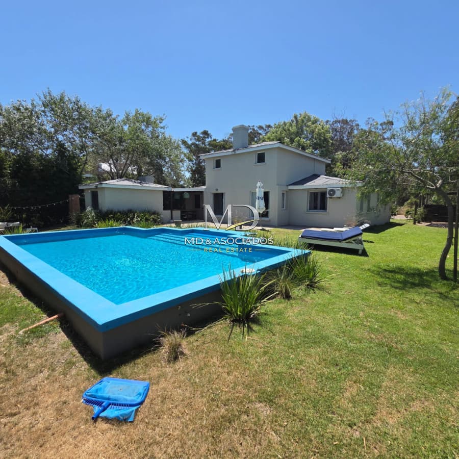 hermosa casa muy cerca de todo.Ref : 5295
