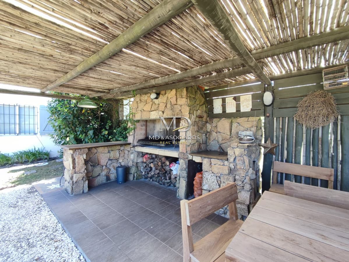 Hermosa casa en Montoya, a solo pasos de la playa Ref.5451
