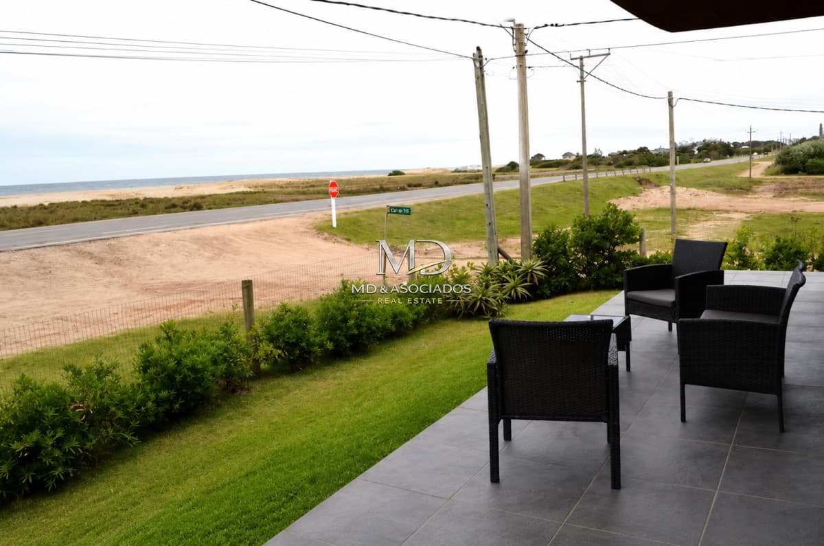 Casa con vista única al mar.Ref: 5613