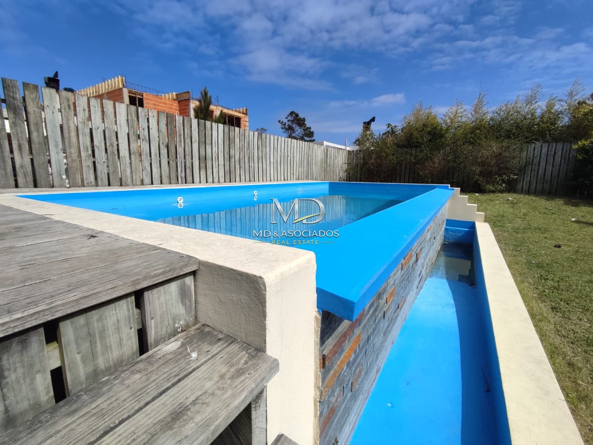 CASA EN LA BARRA CON PISCINA Y PARRILLERO. REF:5412