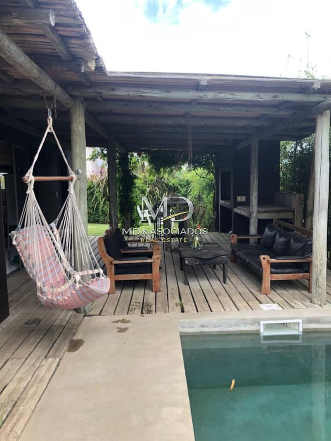 Hermosa casa en La Barra.Ref: 6194