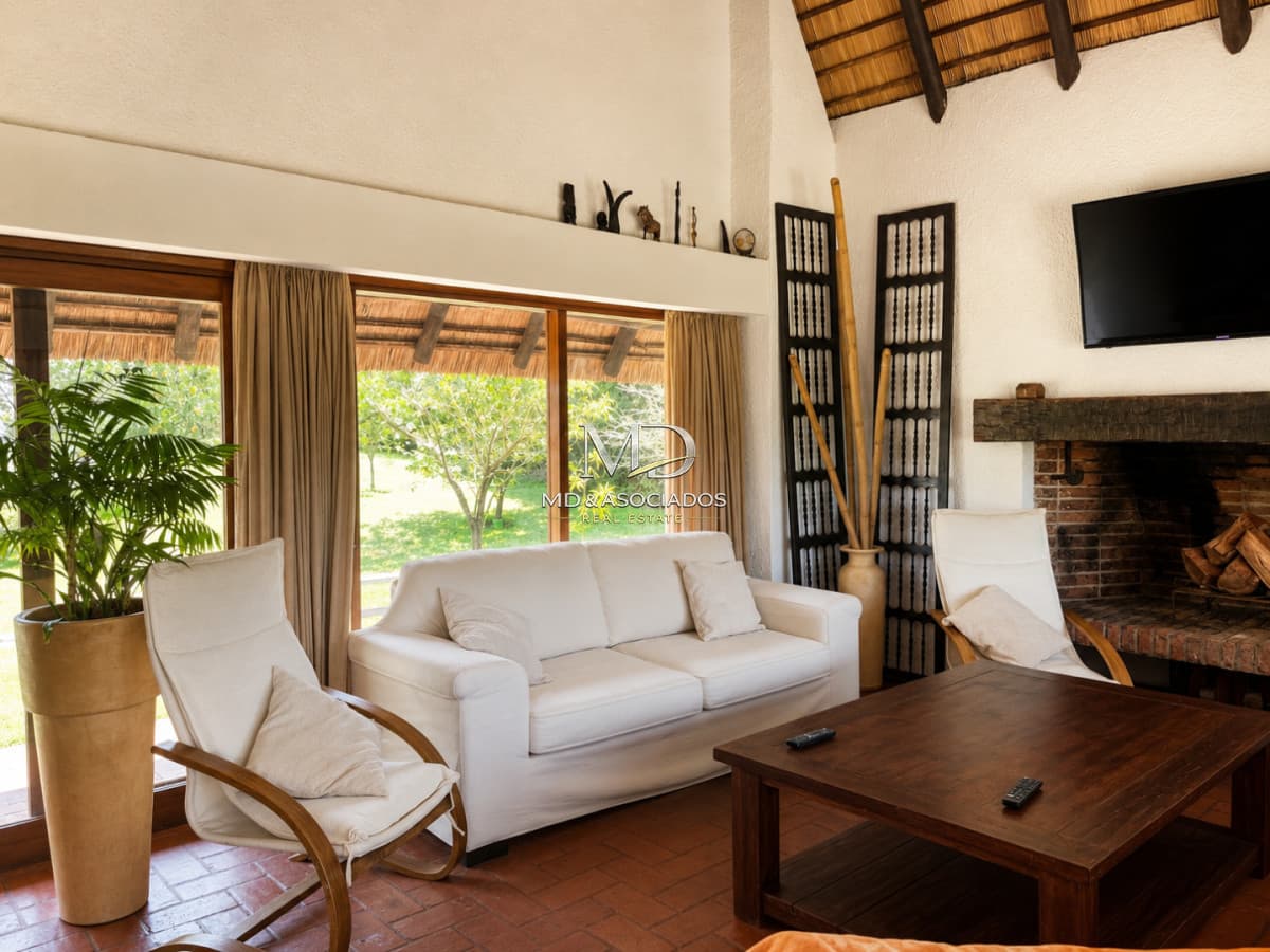Espectacular casa con gran parque y piscina