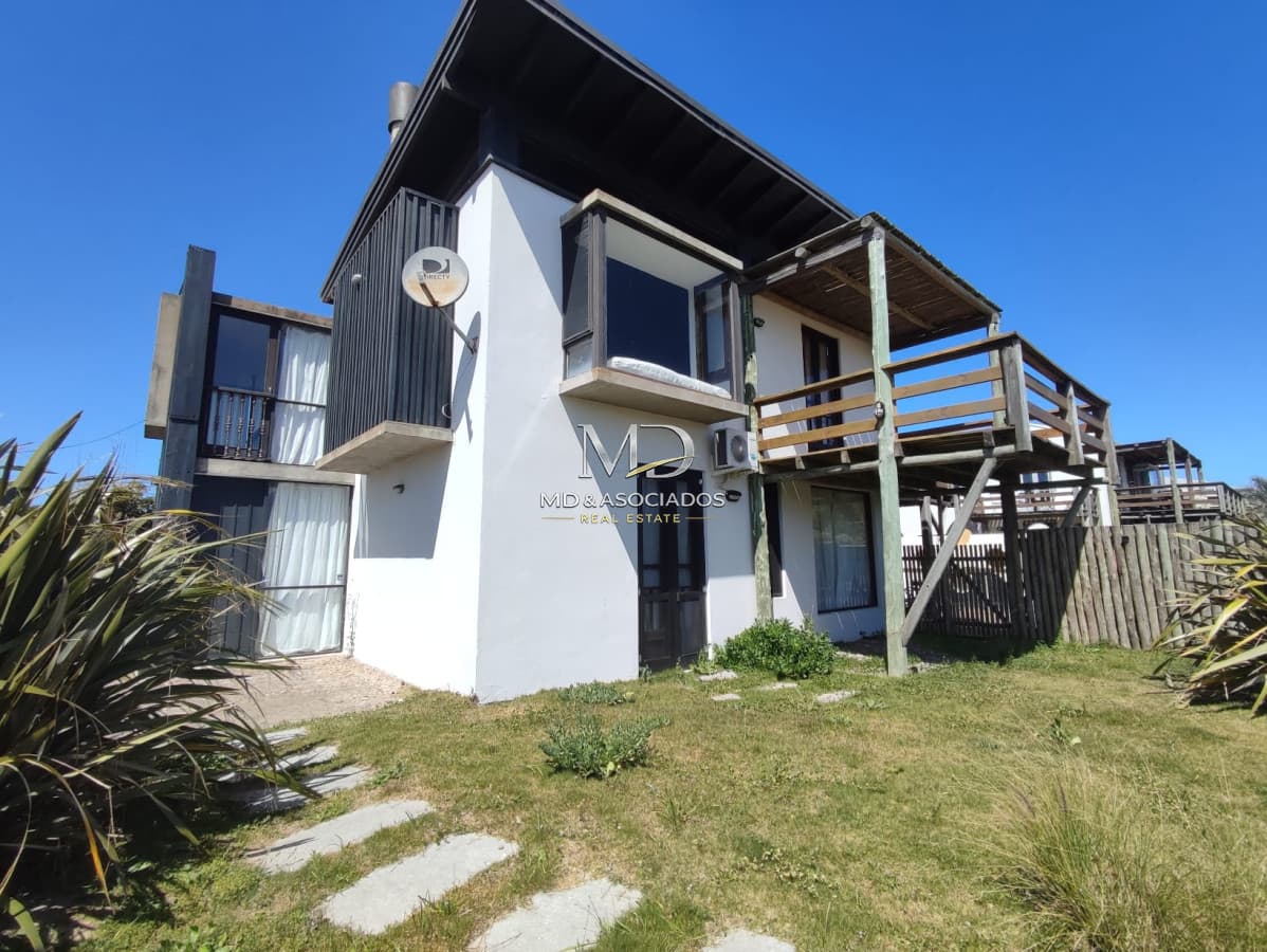 MUY LINDA CASA EN JOSE IGNACIO CON PISCINA. REF 7121
