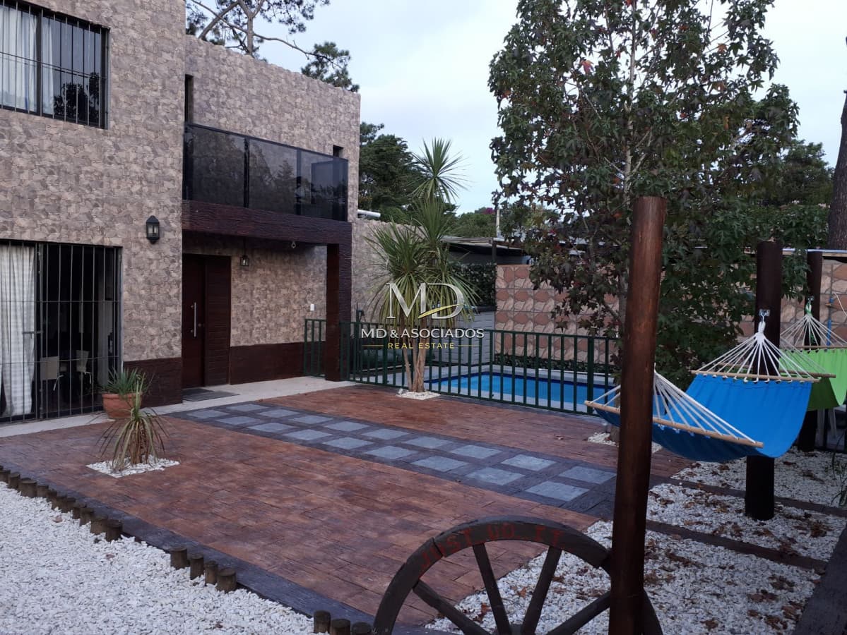 HERMOSA CASA CON TODAS LAS COMODIDADES. REF: 5874
