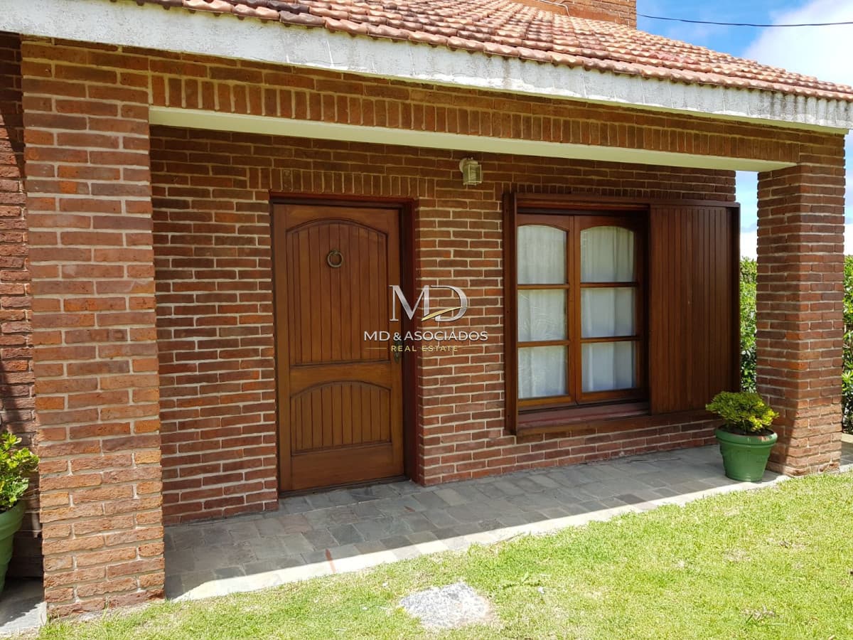 Preciosa casa a metros de la playa. REF(5802)
