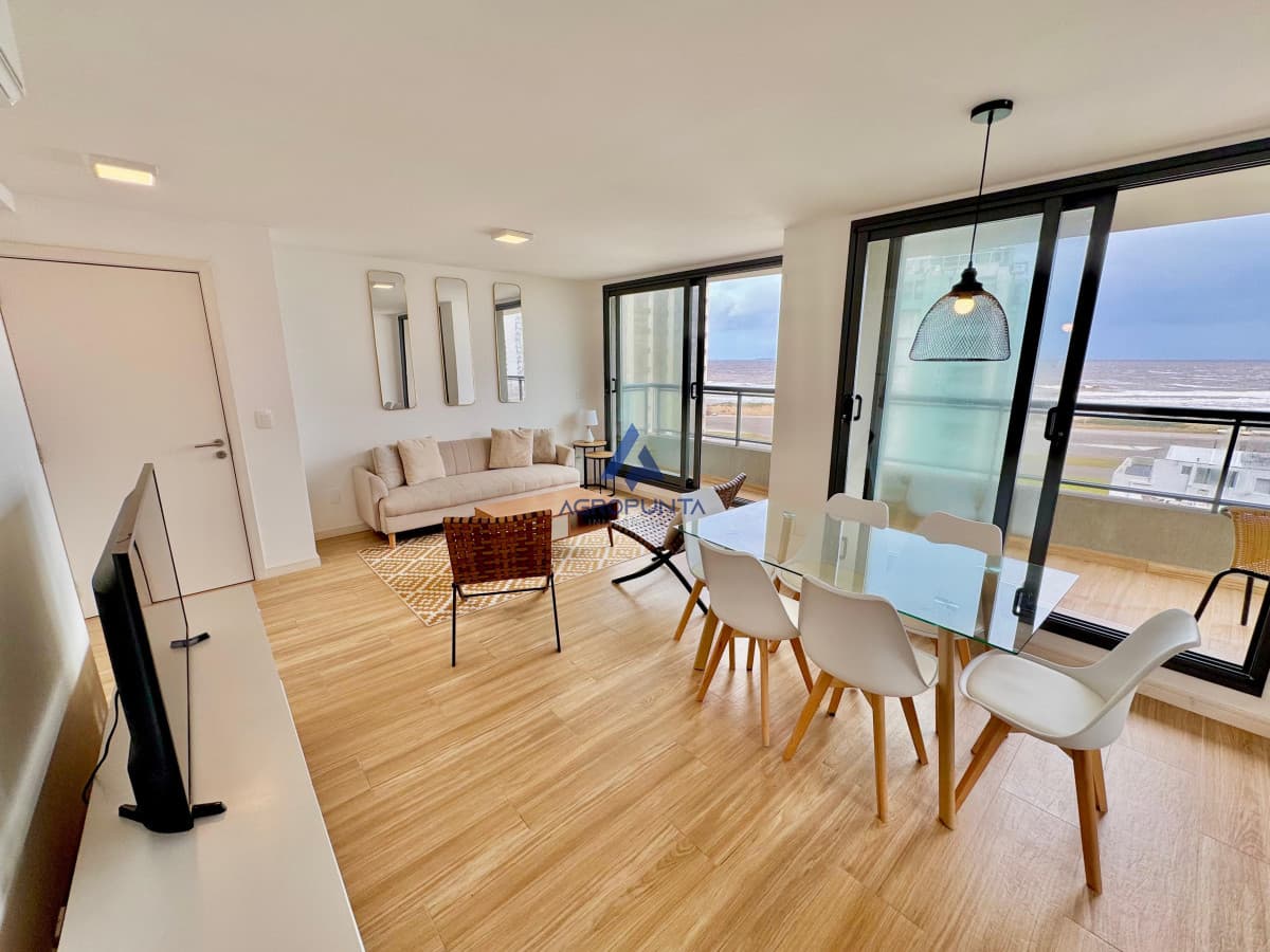 Venta apartamento 2 Dormitorios Punta del Este Terraza