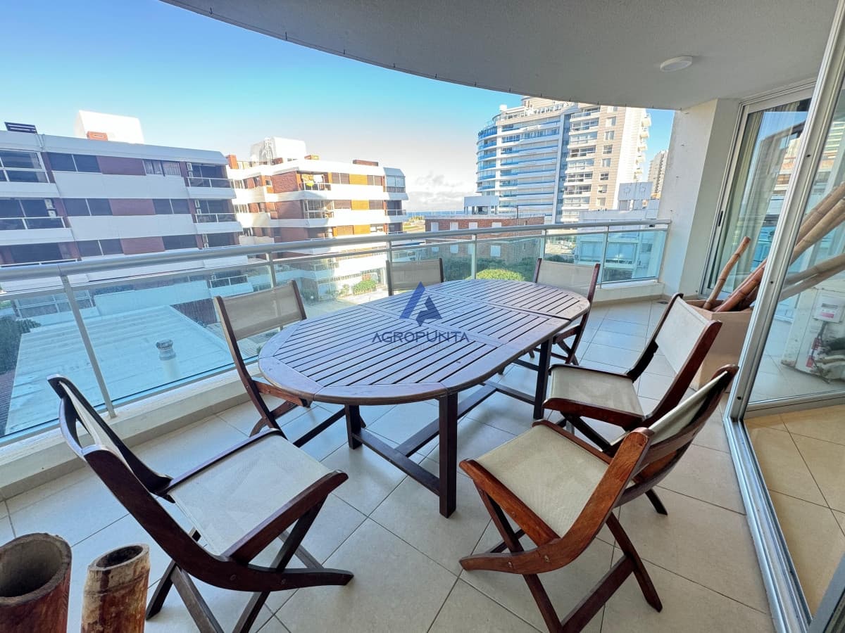 Apartamento 3 dormitorios y dependencia en Venta