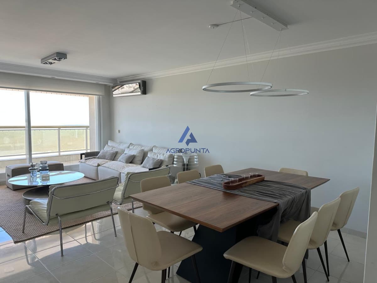 Apartamento en Venta 3 Dormitorios Primera Línea Mansa Punta del Este