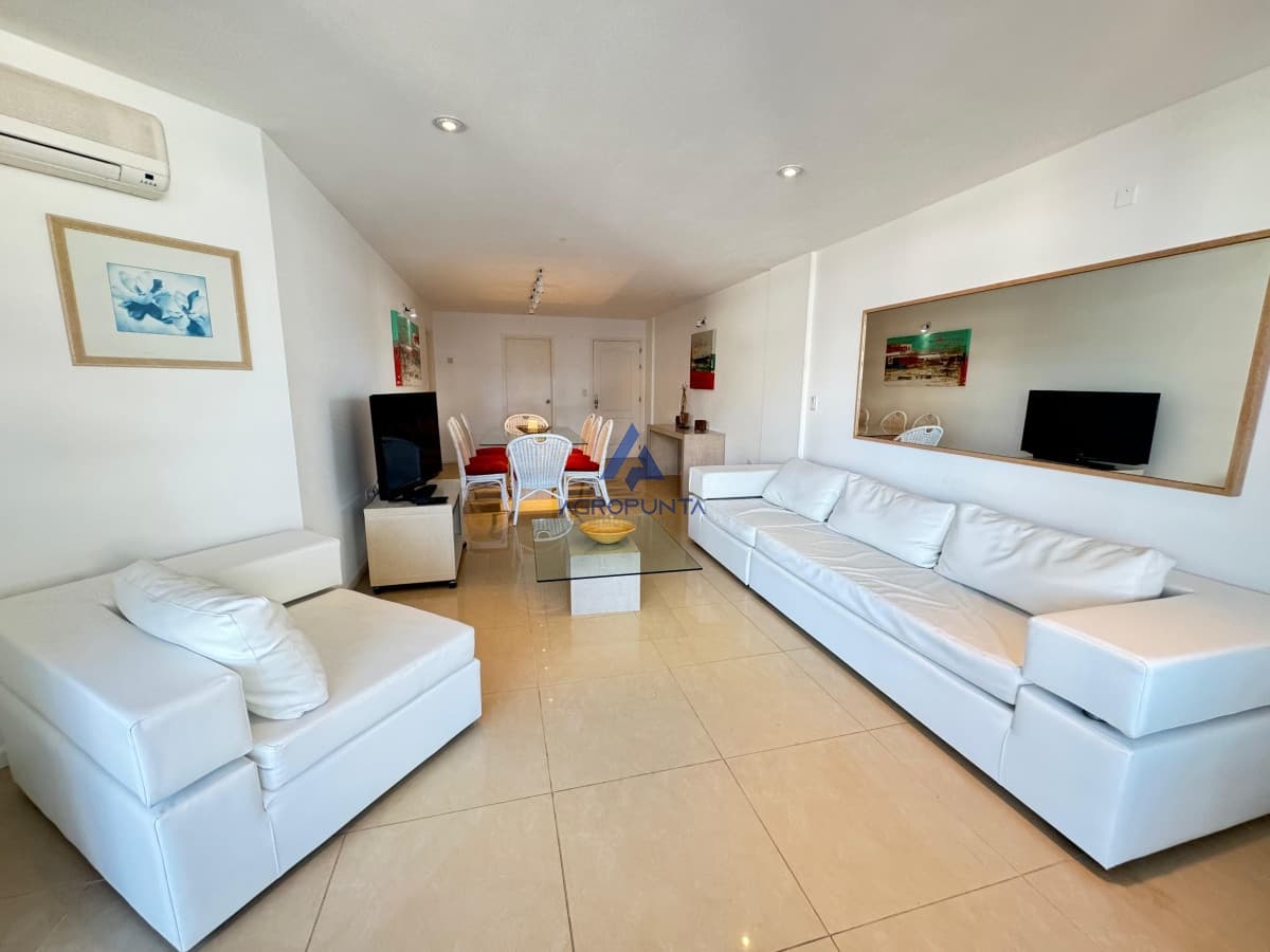 Apartamento 3 dormitorios y dependencia en Venta