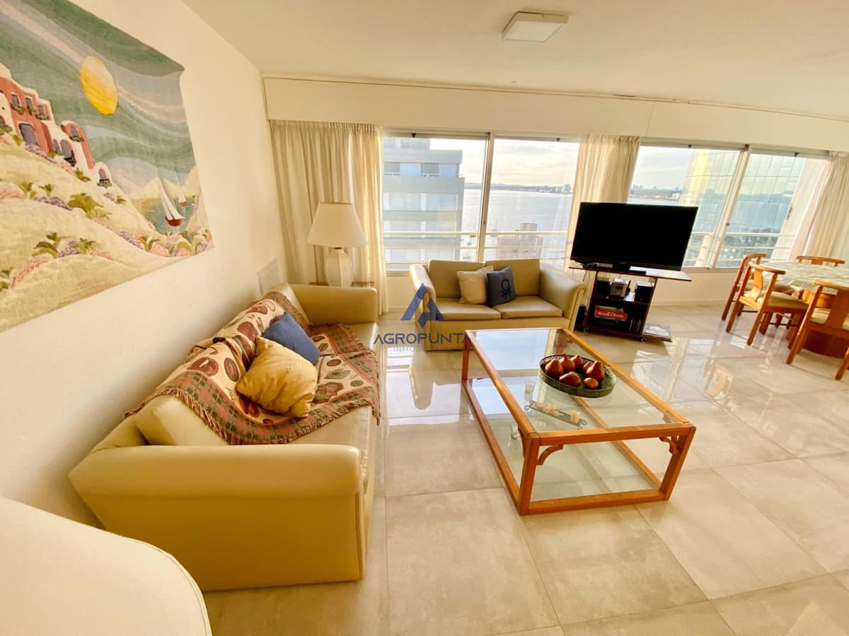 Apartamento en Peninsula, 3 dormitorios  con vista al puerto