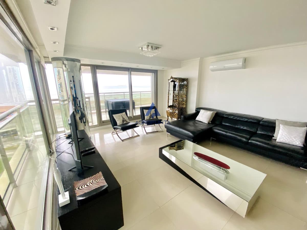Apartamento en Brava, 3 dormitorios *