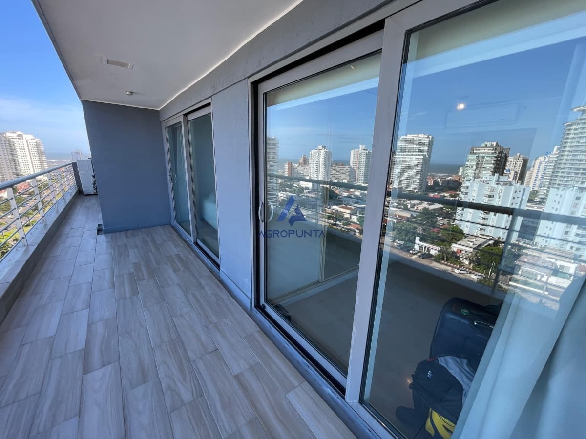 Excelente apartamento en edificio de categoría