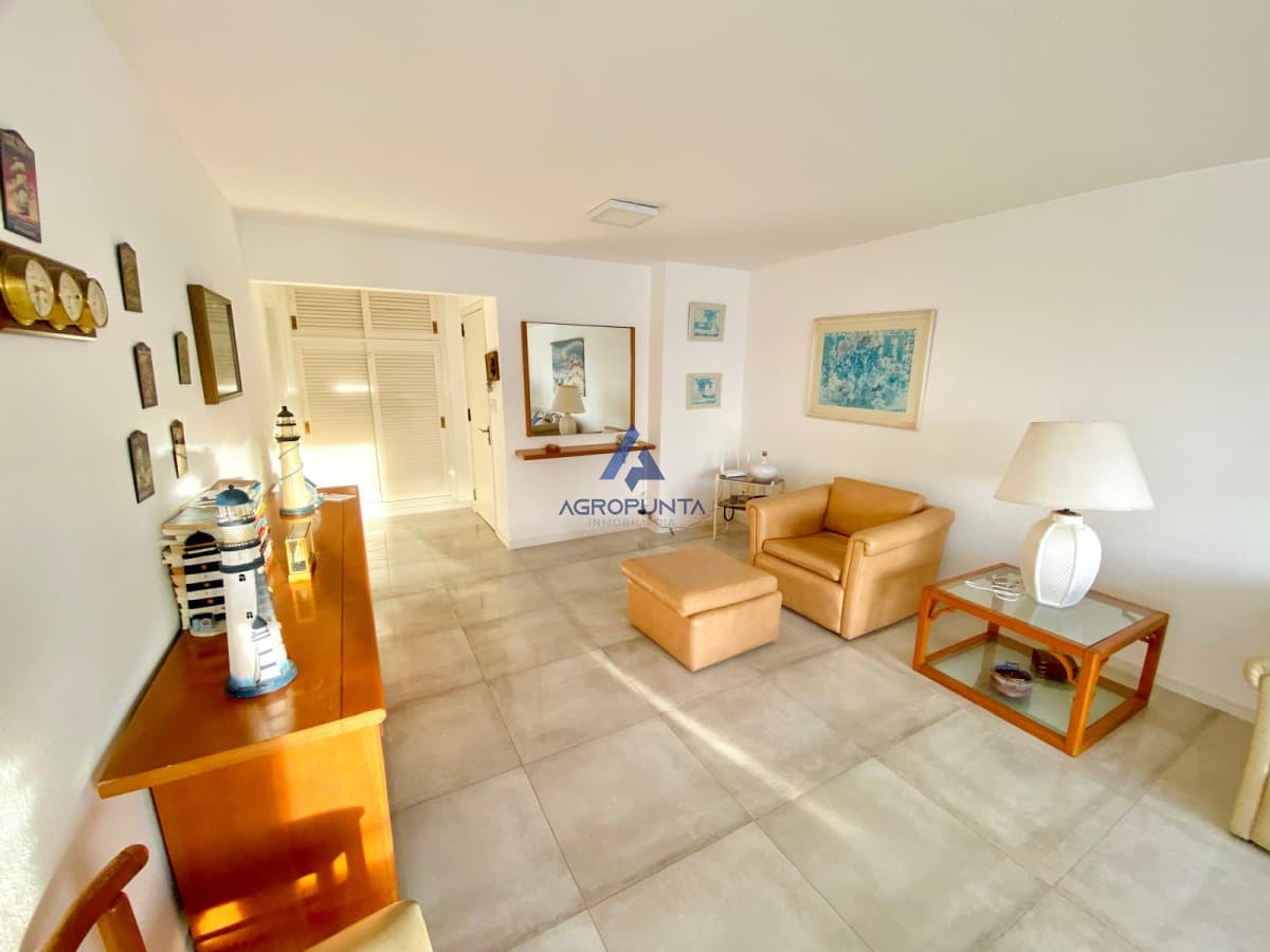 Apartamento en Peninsula, 3 dormitorios  con vista al puerto