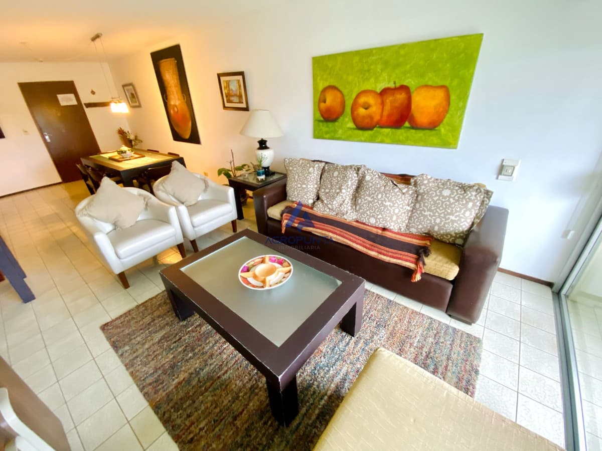Amplio Apartamento sobre Roosevelt en venta y alquiler de temporada